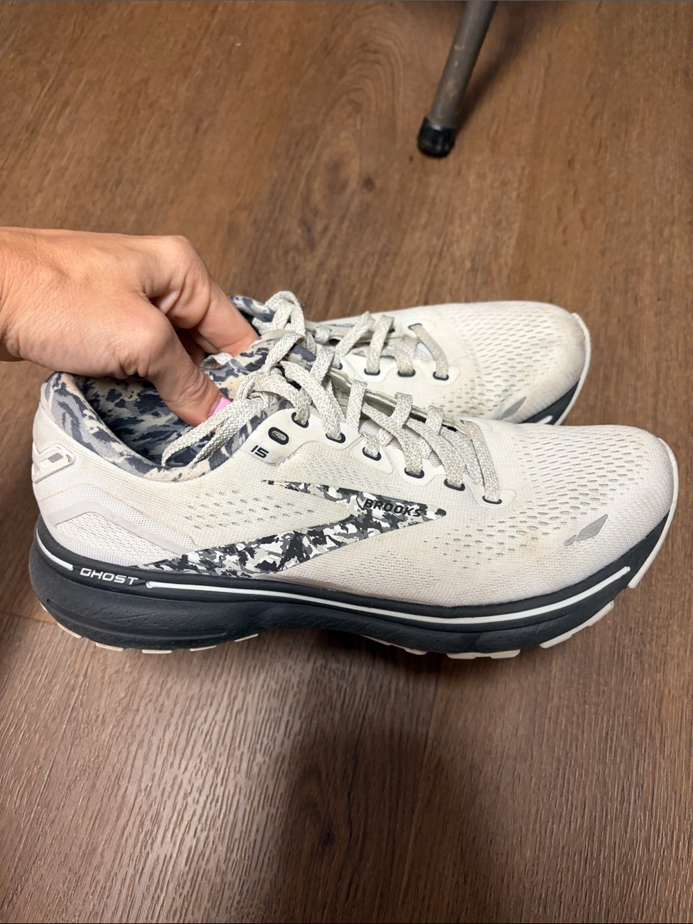 Brooks Ghost 15 womens Sneakers - Light Gray with Black Trim